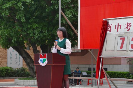 家长代表李梓芸菲的家长讲话